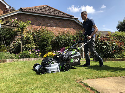 Advantages and Disadvantages of a Cordless Lawn Mower