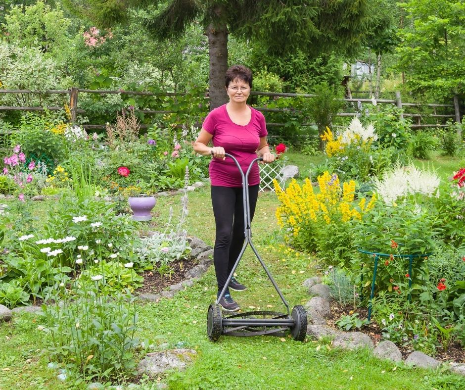 Best Lawn Mowers For Elderly Gardeners & Senior Citizens UK 2021 Easy Lawn Mowing