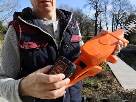 LawnMaster 24v Cordless Hedge Trimmer Battery and Charger