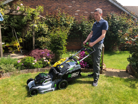 Key Advantages Of Self-Propelled Lawn Mowers