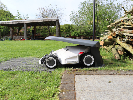 How Do Robotic Lawn Mowers Work - Charging System