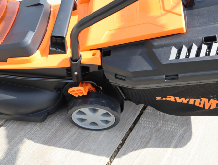 LawnMaster 32cm Cordless Lawnmower Height Adjustment
